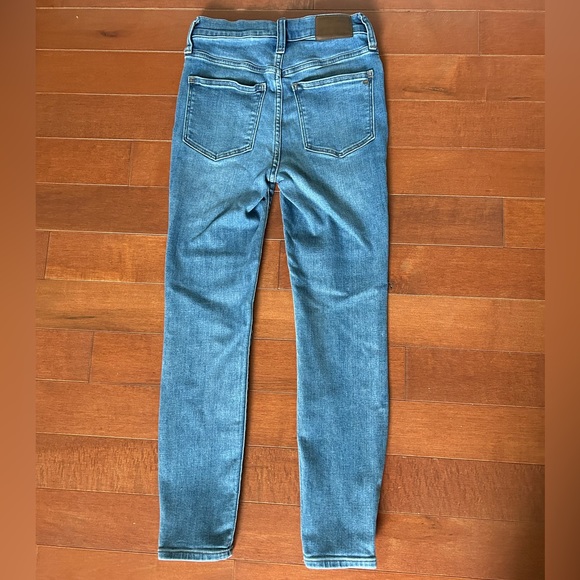 Madewell Petite 10" High-Rise Roadtripper Authentic Jeans in Vinton Wash - Picture 7 of 11